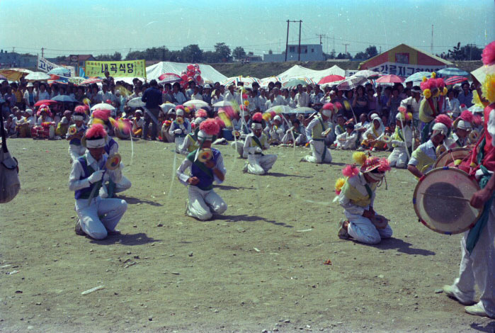 1980.6.15~19_농악.단오장 난장002.jpg